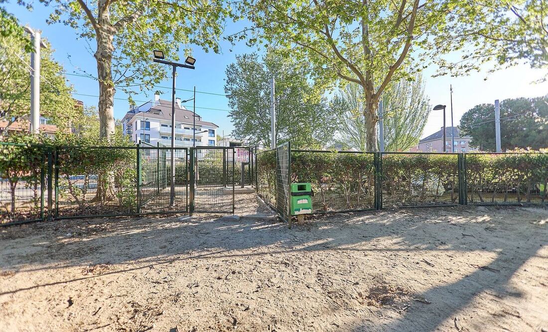 Nueva zona canina más segura en Boadilla Centro y mejoras en los caminos del parque