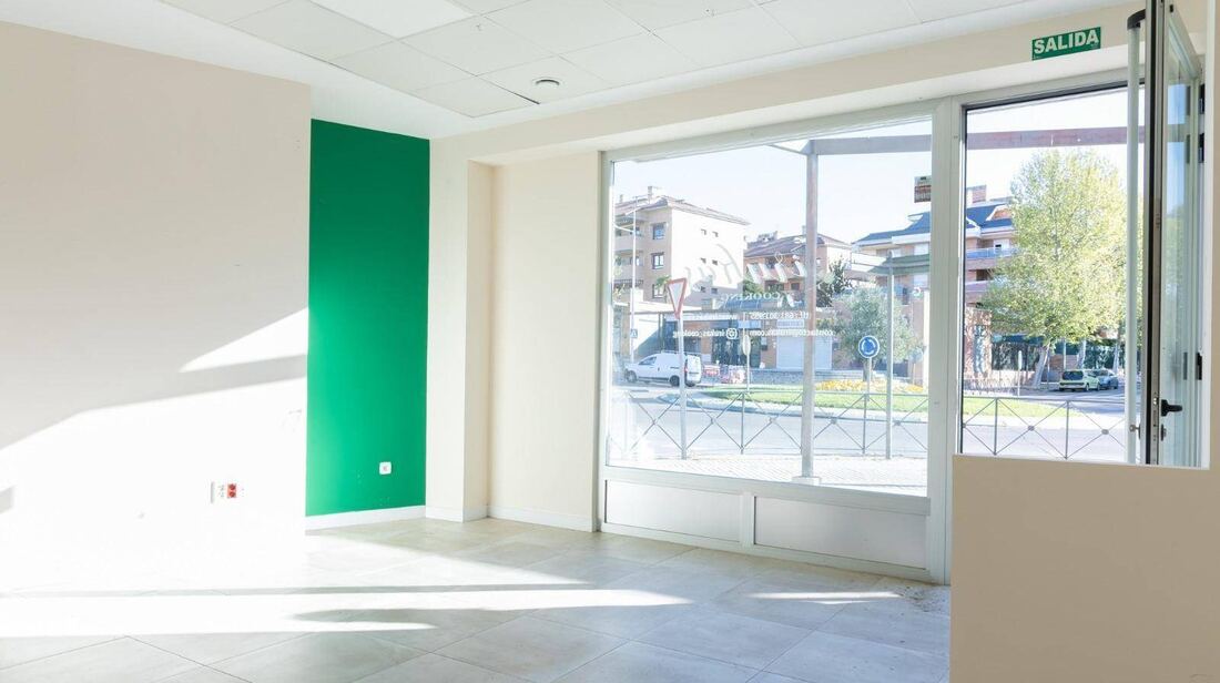 Boadilla saca a subasta dos locales comerciales en Isabel de Farnesio con alquiler desde 1.058 euros
