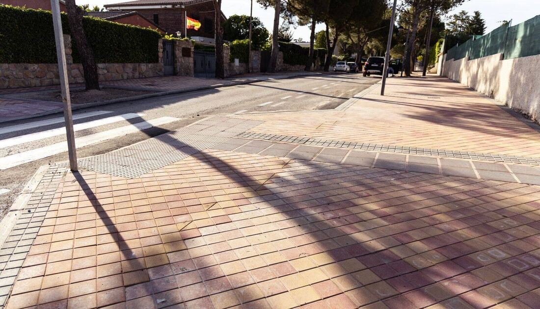 Boadilla mejora la accesibilidad en la calle Río Jarama con nuevo acerado