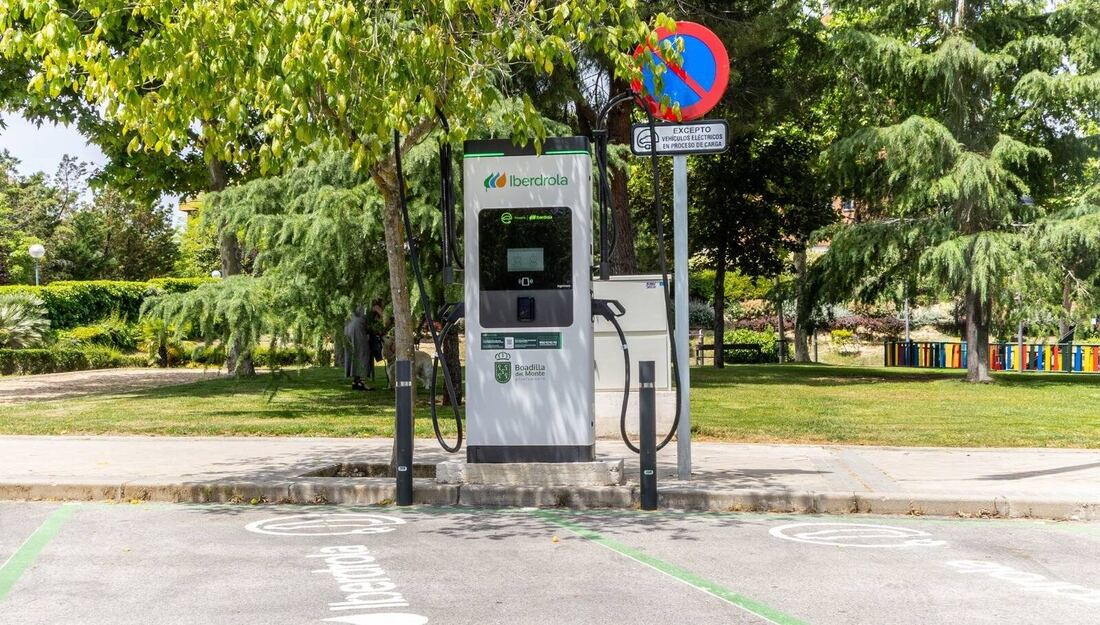 Boadilla refuerza la red de recarga para coches eléctricos con nuevos puntos dobles