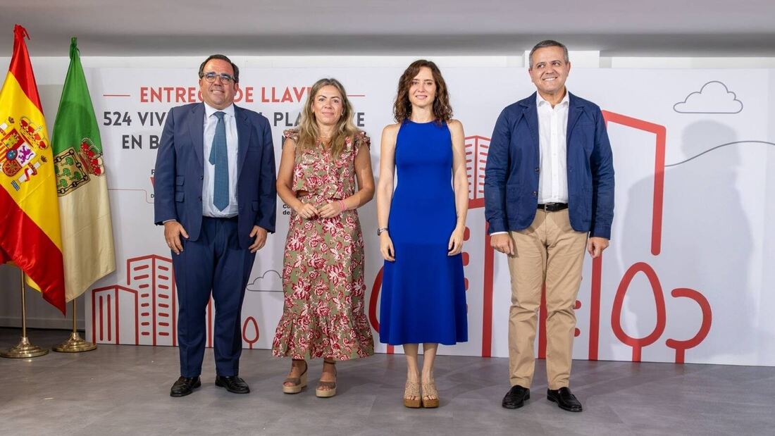 Ayuso entrega las primeras llaves de las 524 viviendas del Plan Vive