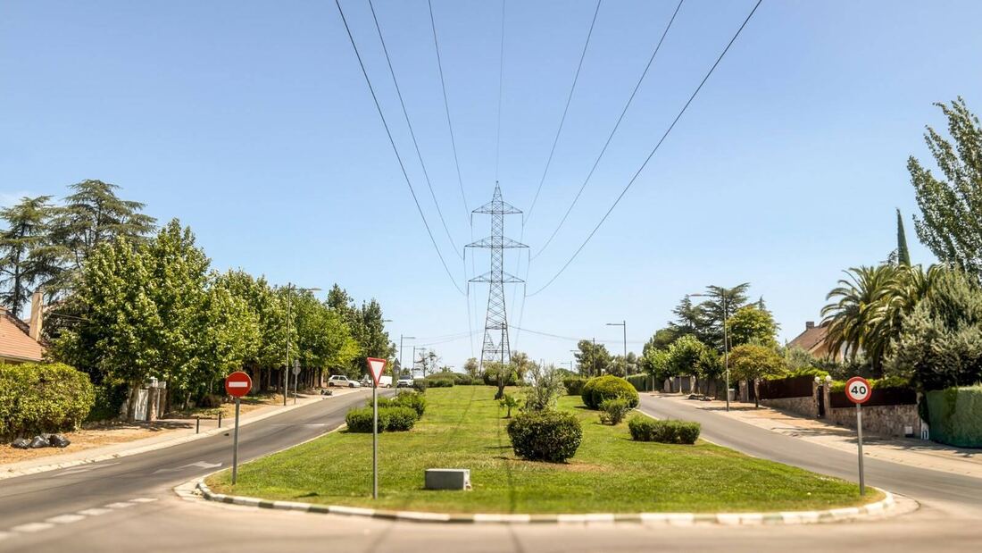 Boadilla y Red Eléctrica firman convenio para soterrar línea de alta tensión
