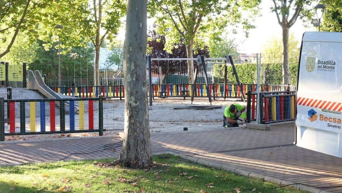 El parque Víctimas del Terrorismo estrena juegos y nuevo suelo infantil