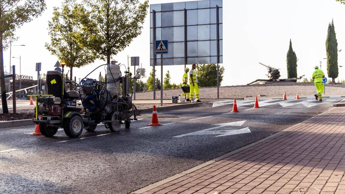 Boadilla renueva la pintura vial de treinta vías municipales